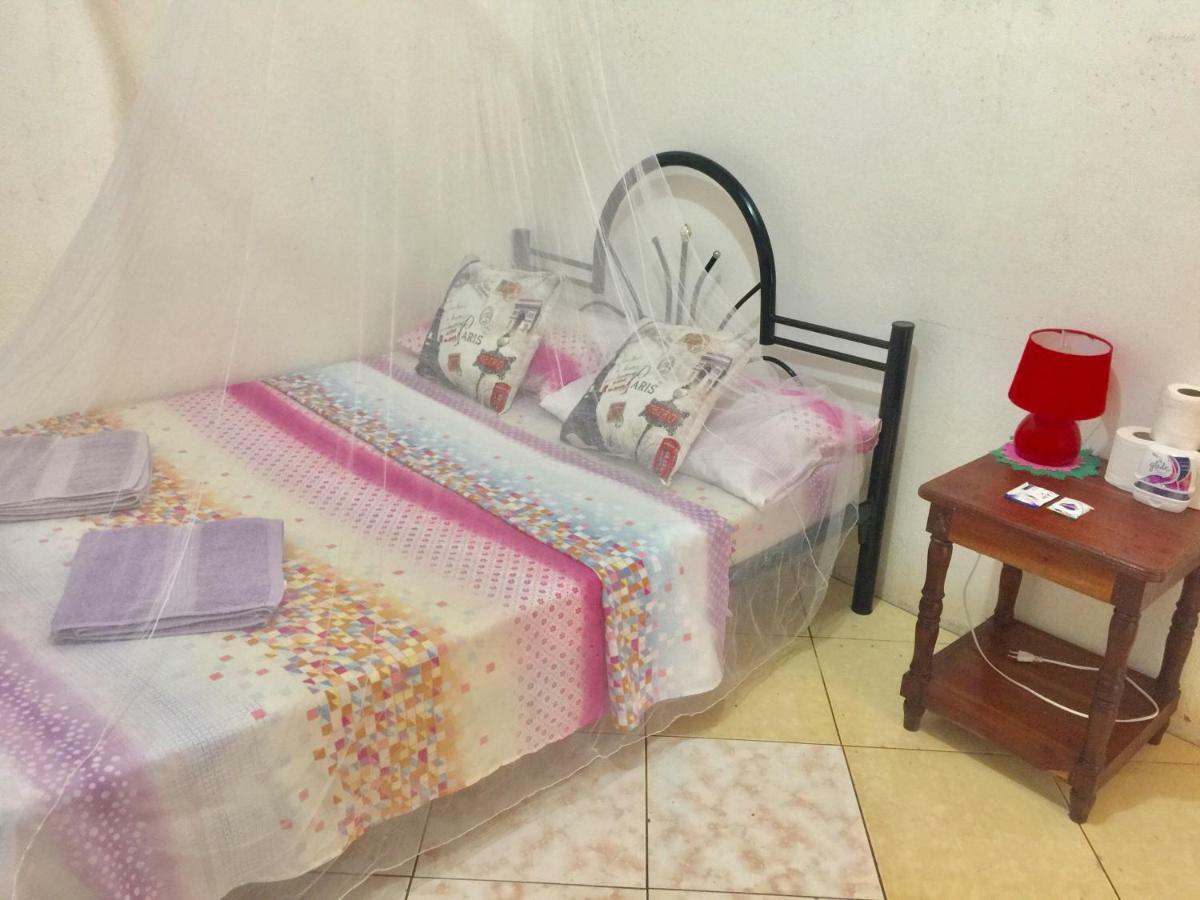 J & C Guesthouse Moalboal Kültér fotó